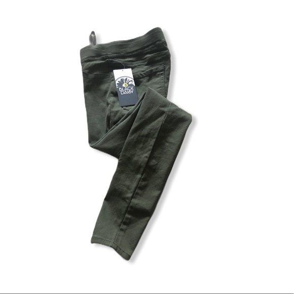 Black Daisy Juniors’ Shay Knit Jegging - Picture 4 of 7